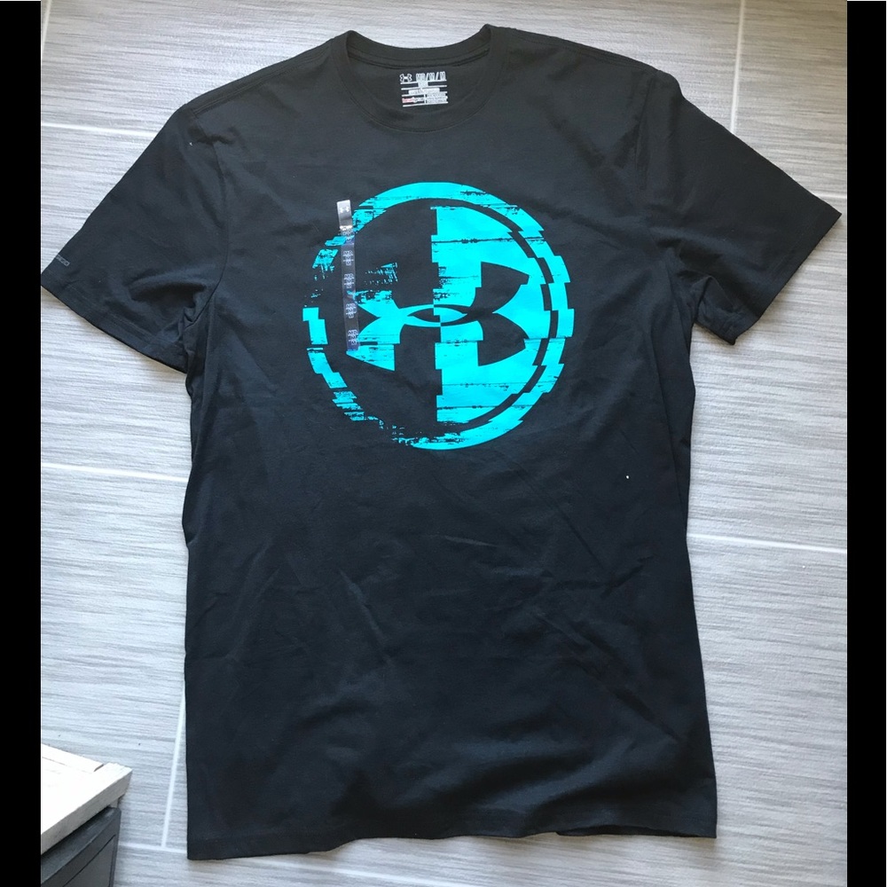 Under armour tee shirt!